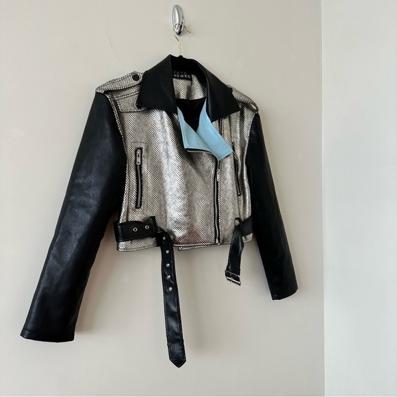 Kate Hewko-Metallic Fine Print Snake Skin Faux Cropped Moto Jacket (Large) - Picture 5 of 16